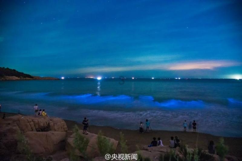 女孩清洁音乐室