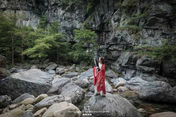 青海修复郭里木墓地出土棺板画 重现唐代工匠艺术水平