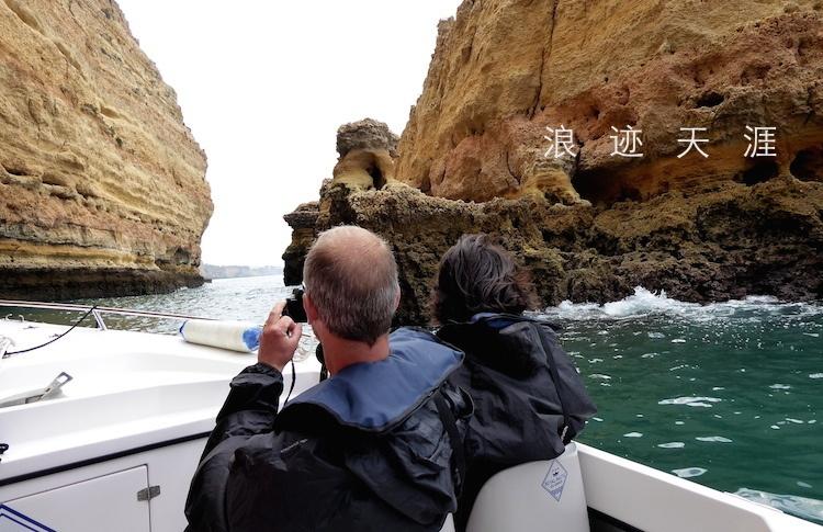 粮油仓库藏烟花,不顾安全被拘留,现场画面