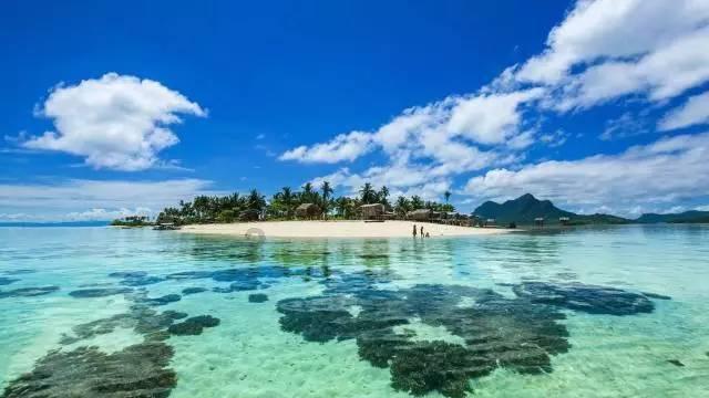 通过温热的水浸泡双脚,可以促进血液循环、缓解疲劳、改善睡眠等