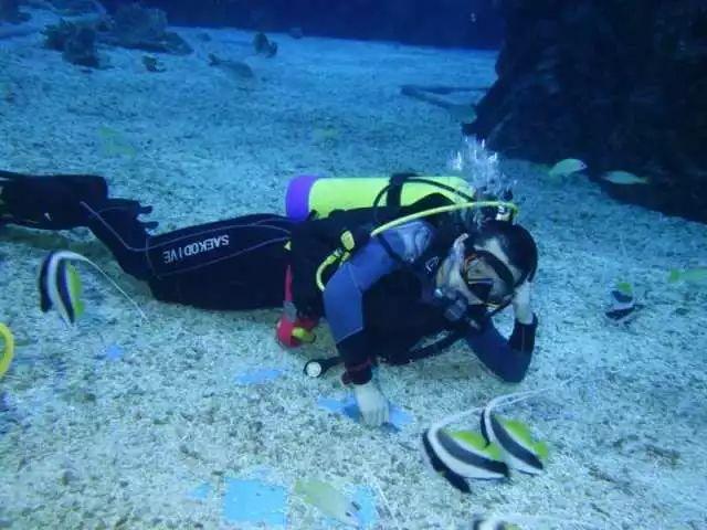 “圣诞节”女明星自拍照火了，照片放大十倍后，美不美一目了然