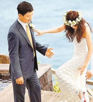 单亲爸爸带15岁孤独症儿子摆摊：希望大家多了解、包容、关爱孤独症群体