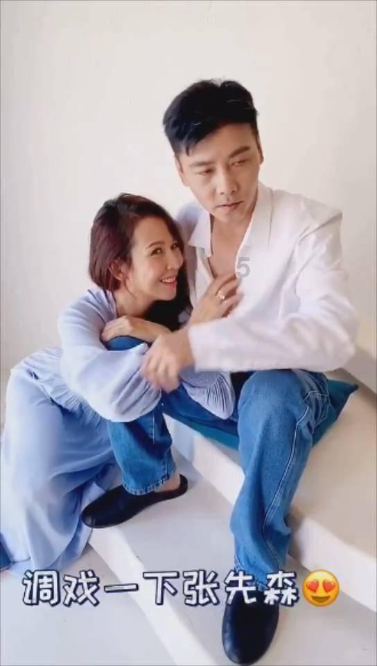 菏泽牡丹亮相广州“小蛮腰”