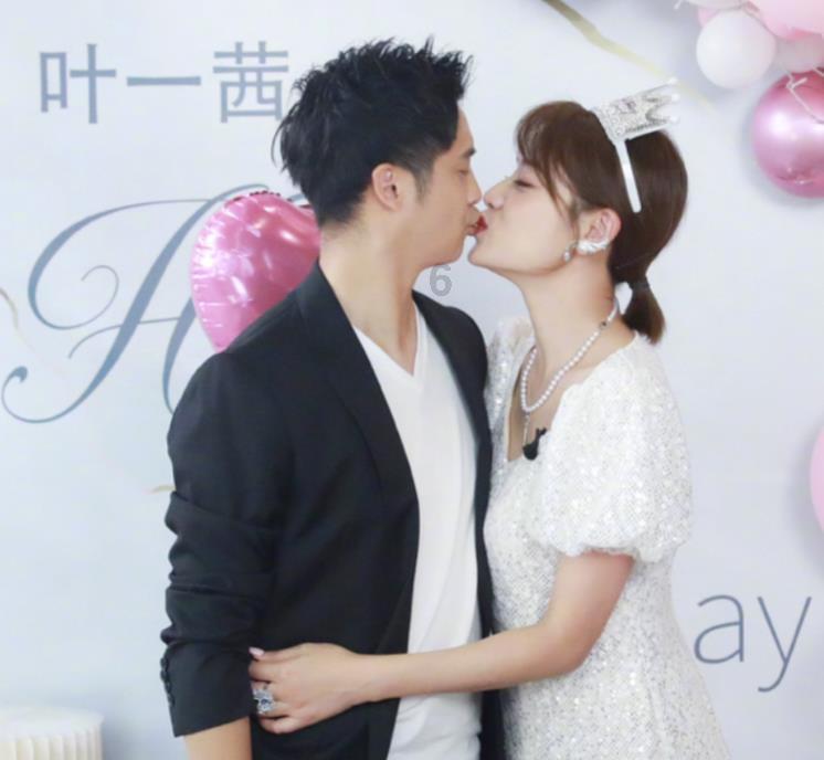 男生问女生是不是喜欢他，女生表白了男生还拒绝？游戏画面
