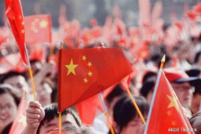 把20只螃蟹的蟹黄掏出来，做了一道秃黄油，满满的蟹黄拌饭太爽游戏画面
