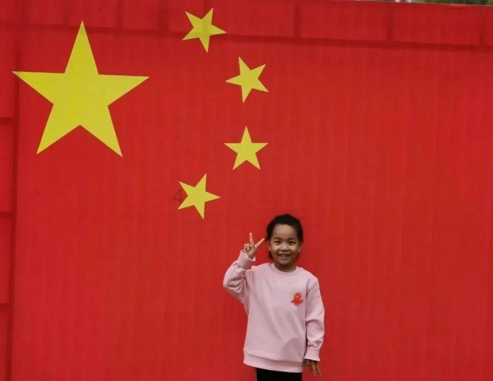 逃离黑与白的房间