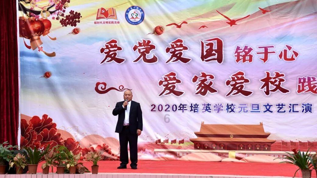 夏日时尚的爱丽