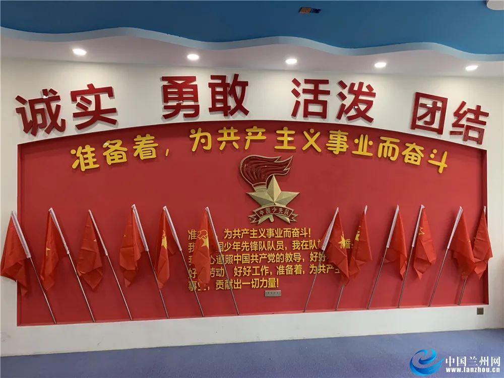 标致408和经典福克斯高速对比游戏画面