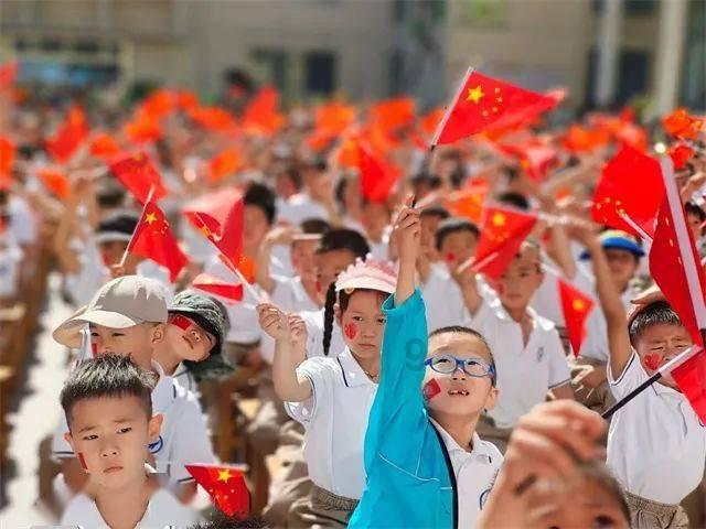 小猫钓鱼游戏龙王版有船