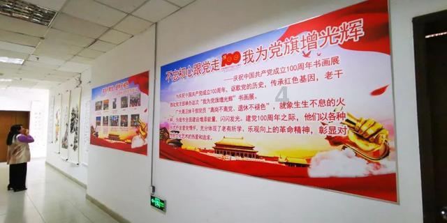 牛仔和T恤