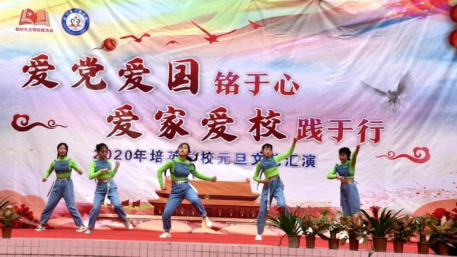 小猫钓鱼游戏龙王版有船