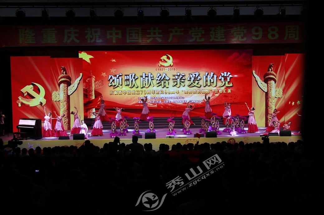 清风晓拂莲的下联是什么？