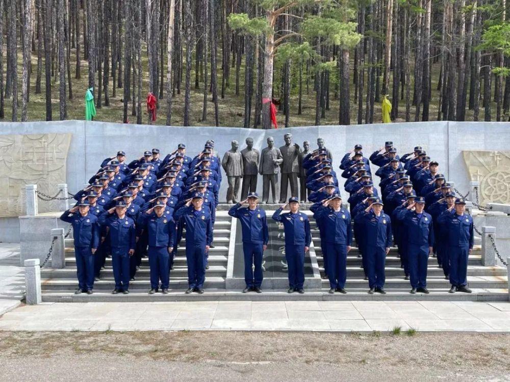 这是哪款商务车？游戏画面