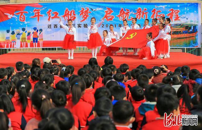 彼岸花适合哪种形状花盆养？