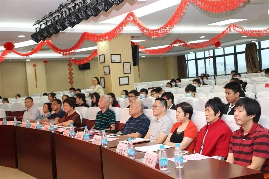 空间站建在月球上当然要比飘在空中好多了，为什么不直接建在月球？游戏画面