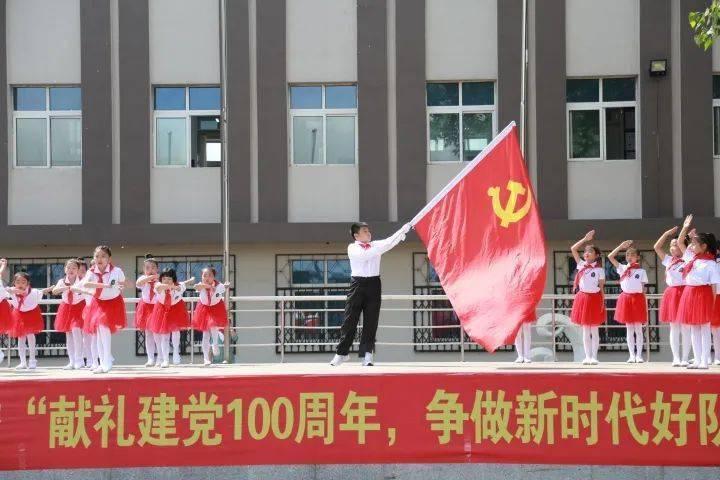逃离奇异森林
