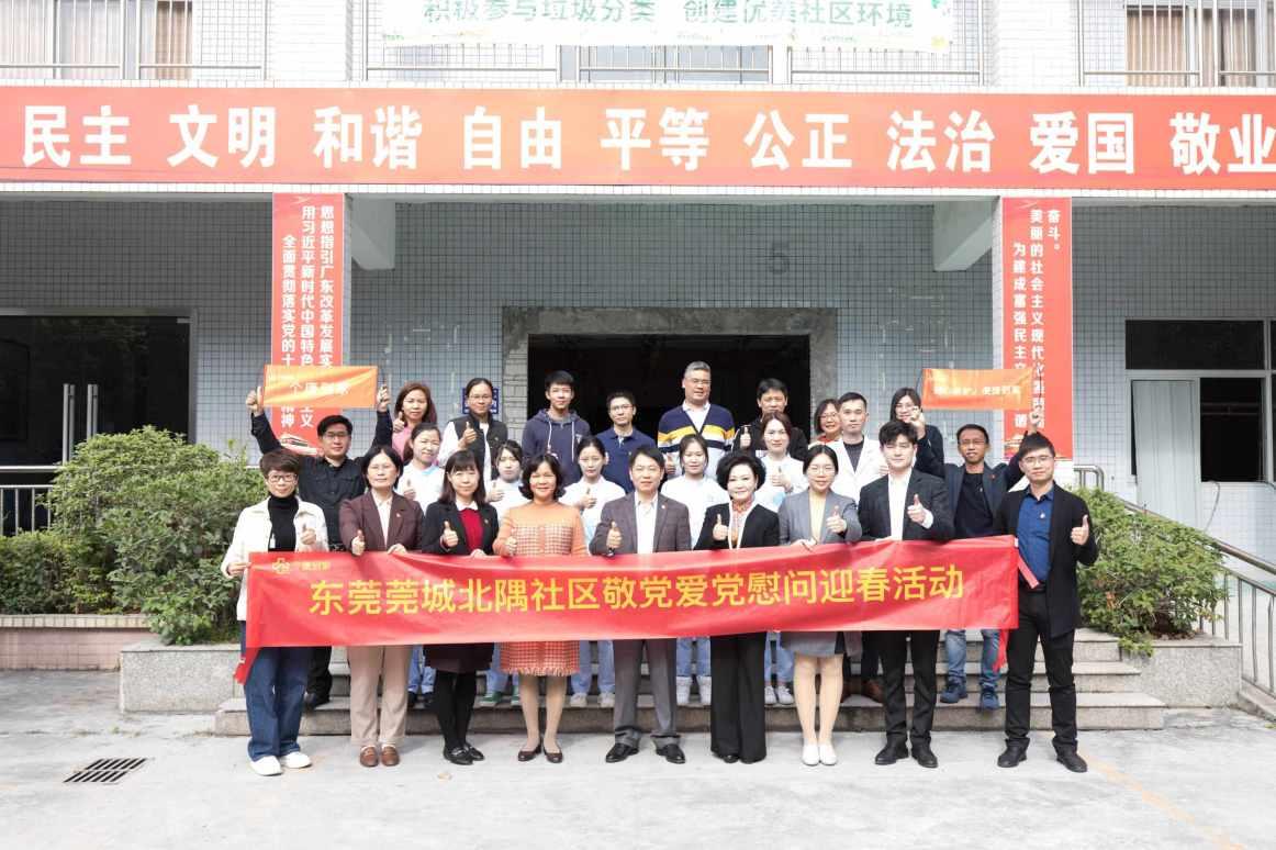 外交部三连反问美政客：是否中国出口衬衫袜子才不威胁美国?