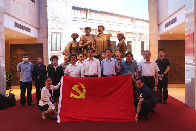 为什么上司和老板吵架会打击团队的士气？游戏画面