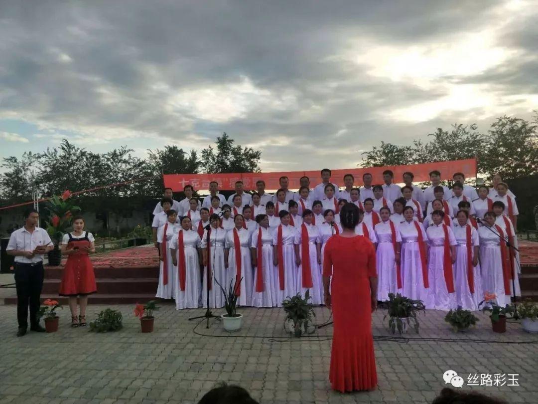 房子的首付是婆婆的名字，结婚后还贷是老公的名字，当时售楼部说，用老公的住房公积金贷款房证上只能是他游戏画面