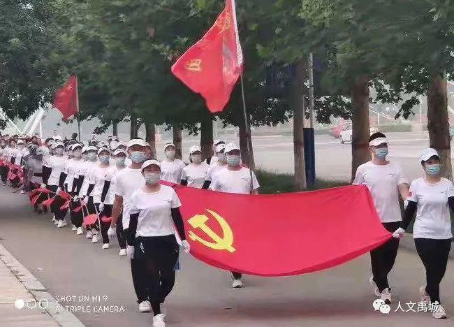 冬天盖被子，你们喜欢选择有重量的，还是轻巧的？游戏画面