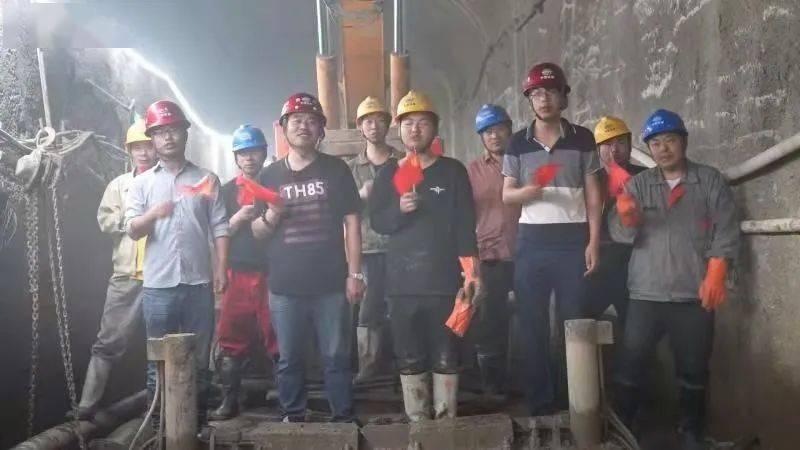浏阳市关口街道：“关口红”点亮“冰雪白”