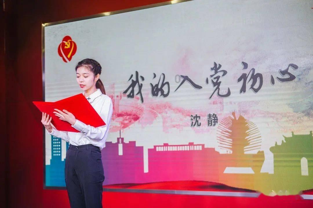 逃离残破的船只