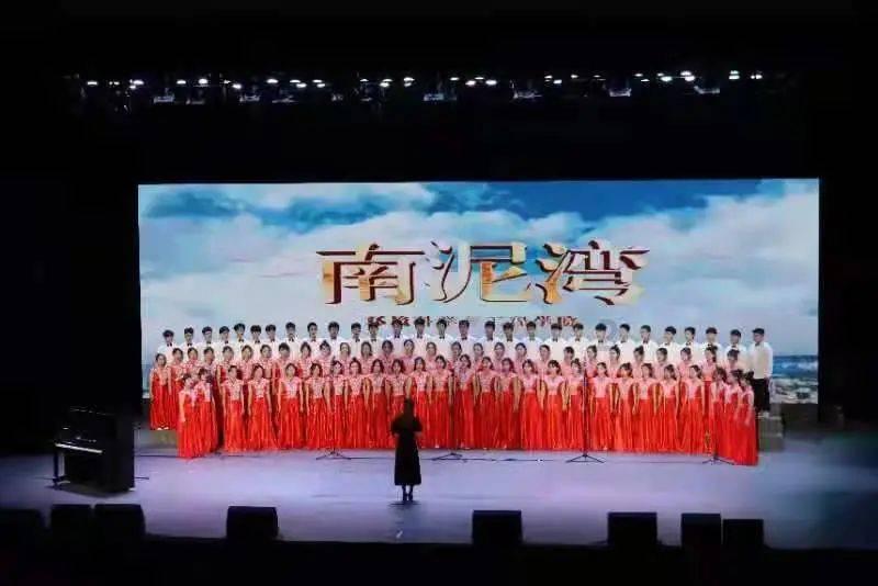 为什么哲学的东西是由科学的东西构成的，人们反而说科学的尽头是神学？