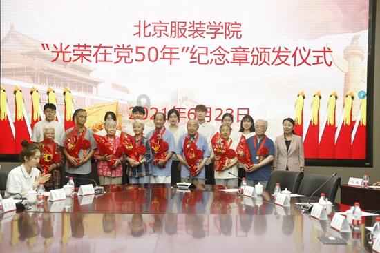 求教这游戏怎么赚钱游戏画面