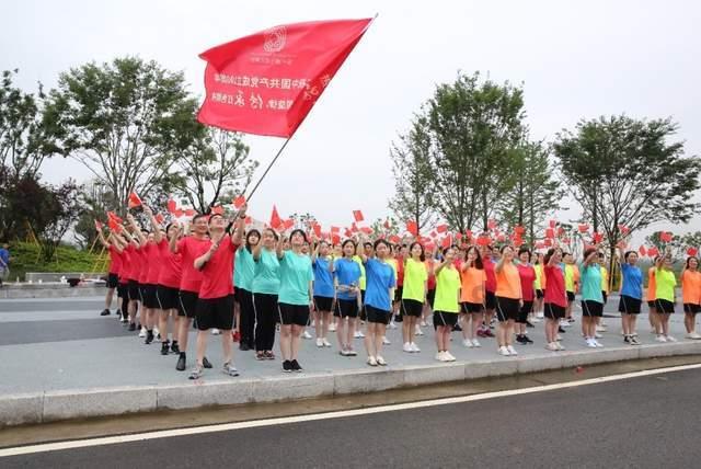 哲学问题480：资本主义社会中金钱的愚化对人权的伤害是什么？游戏画面