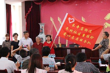 象湖社区开展“雪天送温情 慰问暖人心”活动