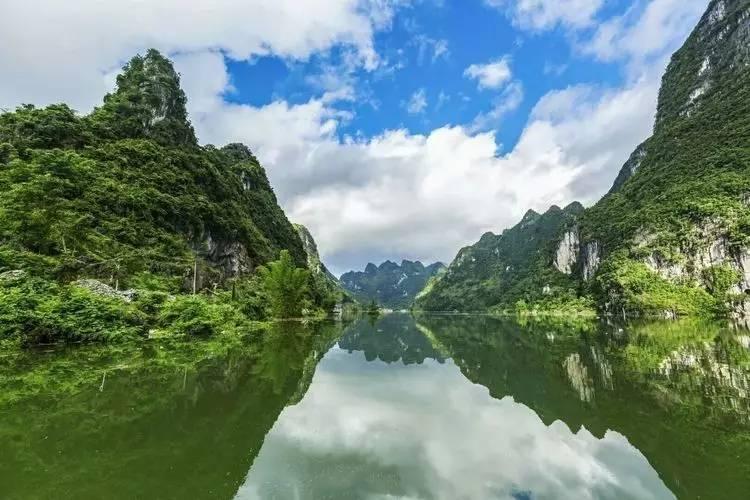 小猫钓鱼游戏龙王版有船
