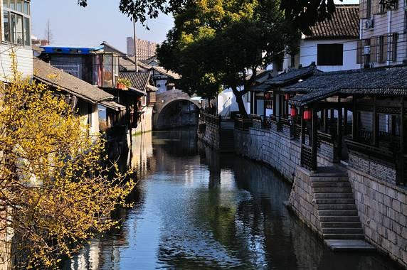 一审开庭时,原告可以当场提交证据吗?法官会认可吗?-有问必答平台