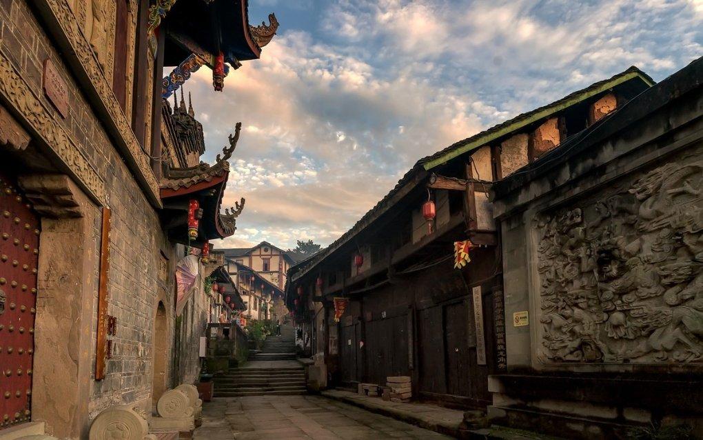 逃出昏暗的地下室