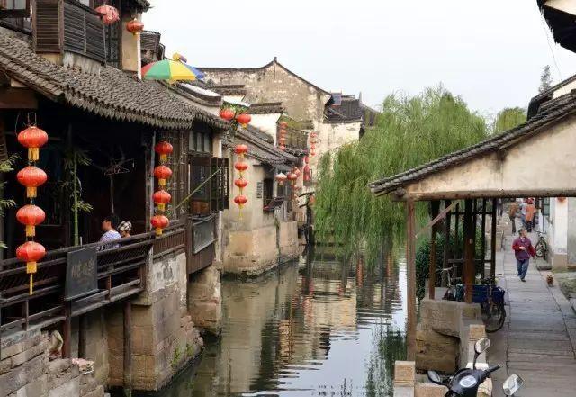 南京雨花台区板桥街道综合行政执法局开展小广告治理行动
