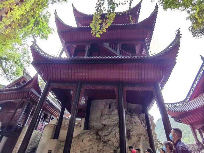 蒙古国首都液罐车与轿车相撞引发爆炸 已致3人死亡
