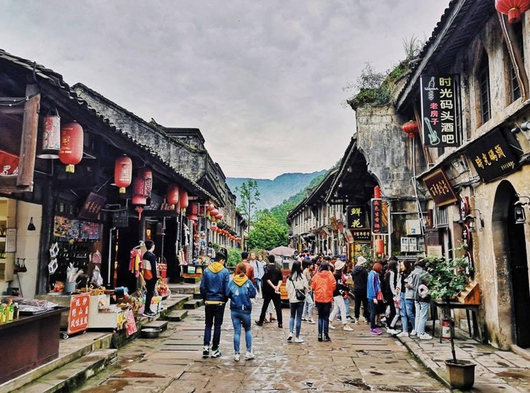 黄圣依杨子收千万坑位费只卖出1单?60商家报警维权,当事人回应