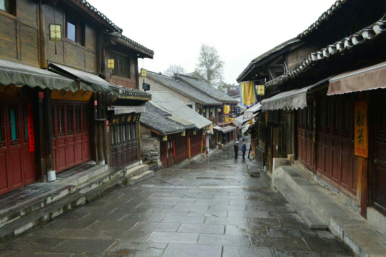 龙地逃生