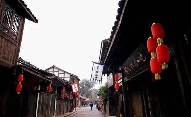我在餐馆上班 同事很勤快肯干，但是同事要走，老板舍不得，想挽留，我说，要走的你留不住，就算你哄着他？游戏画面