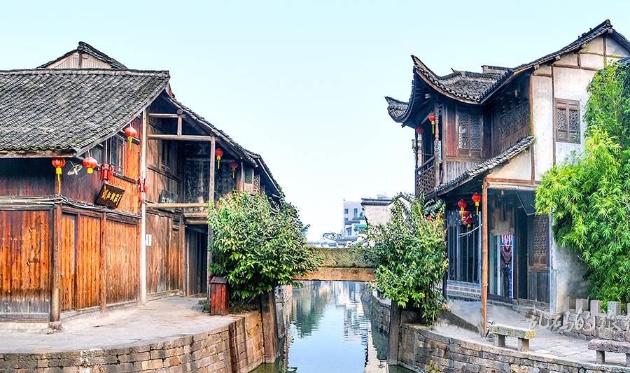 云南昆明蓝天白云交织辉映互为成景秀美清新 浩浩天地朗朗乾坤悠悠水面巍巍群山壮丽无比