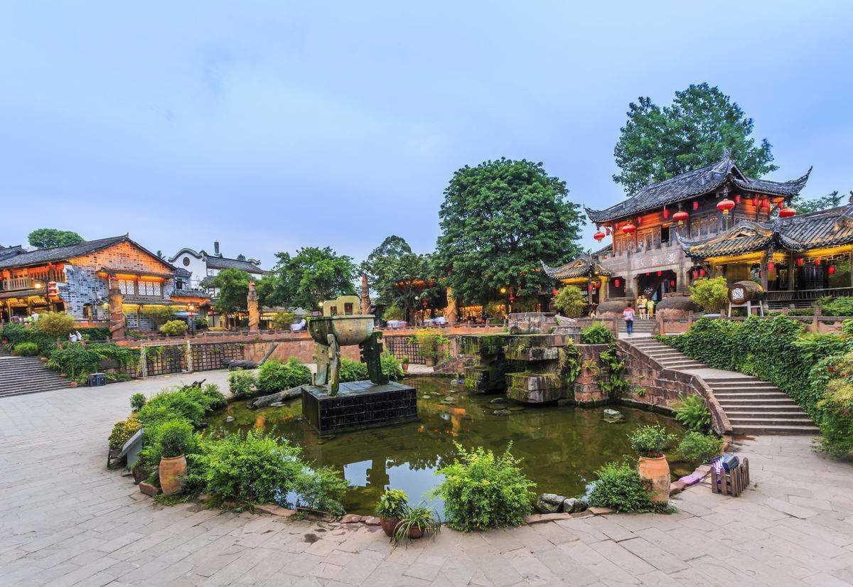 李小萌生二胎后健身照流出,穿白背心扎葫芦辫,娃娃脸微胖真减龄