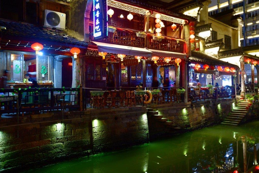 生鸡肉事件致球场卫生评级降低，开易云曝料曼联正聘请食品安全人员