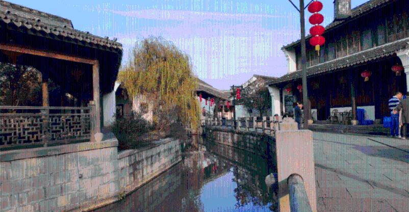 笑脸球的冒险之旅