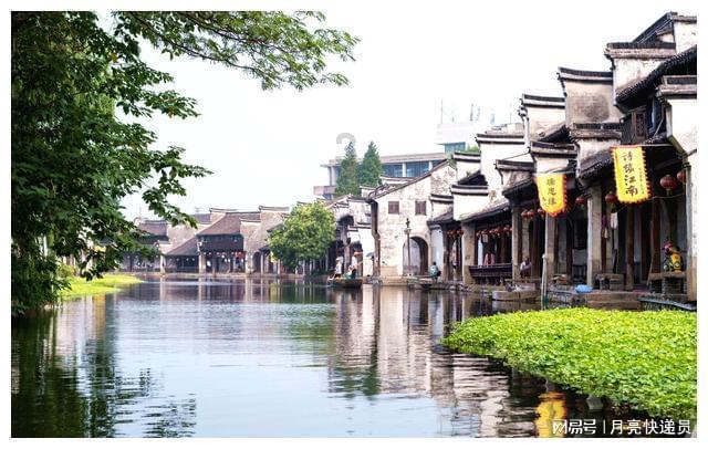 逃离荒废的戏院
