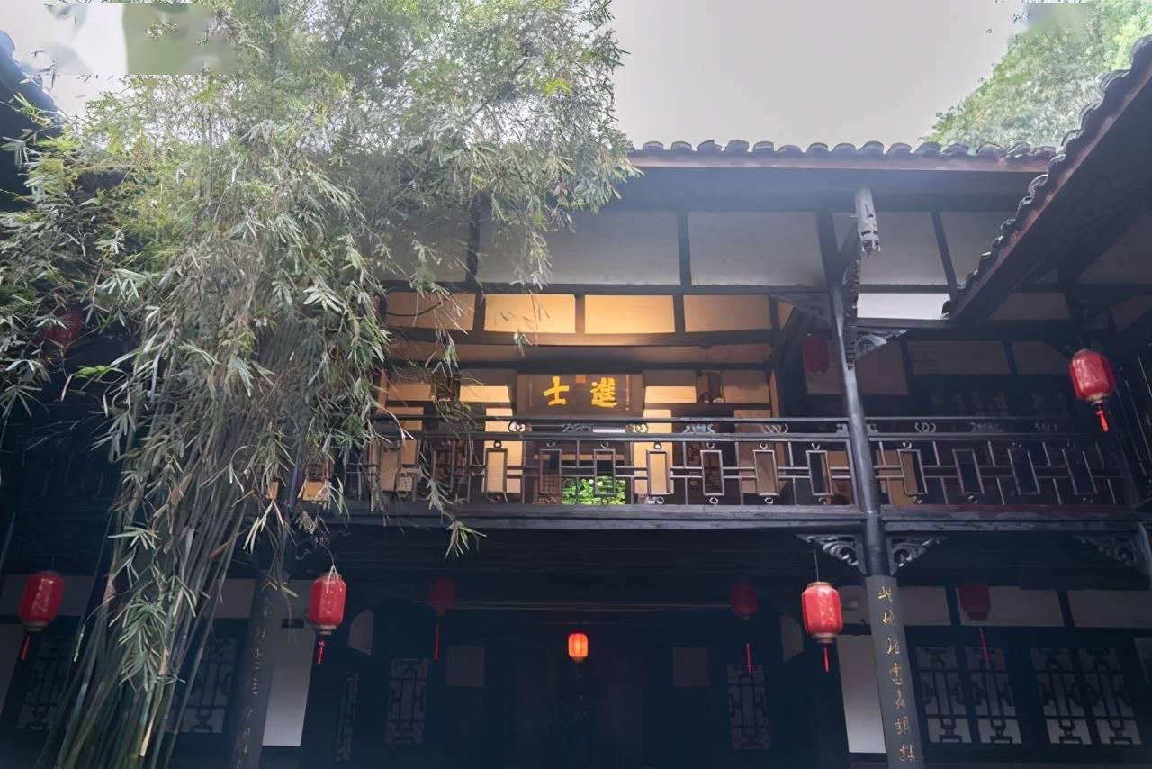 六十八岁周润发参加半马两小时二十六分完赛