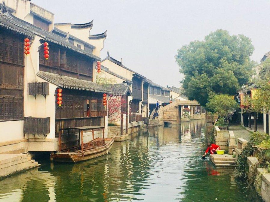 香港公务员学院举办“‘一国两制’的坚守与发展”讲座