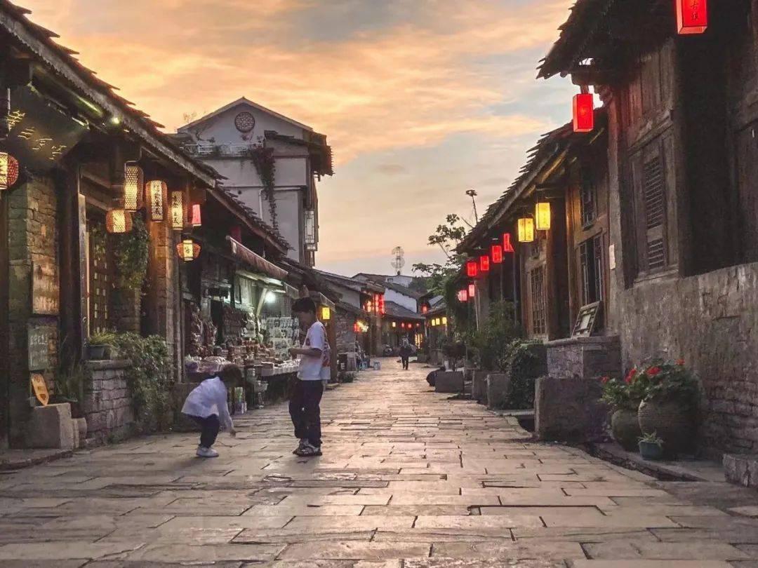 亲戚来你在的城市旅游要求你接待，该如何拒绝？游戏画面