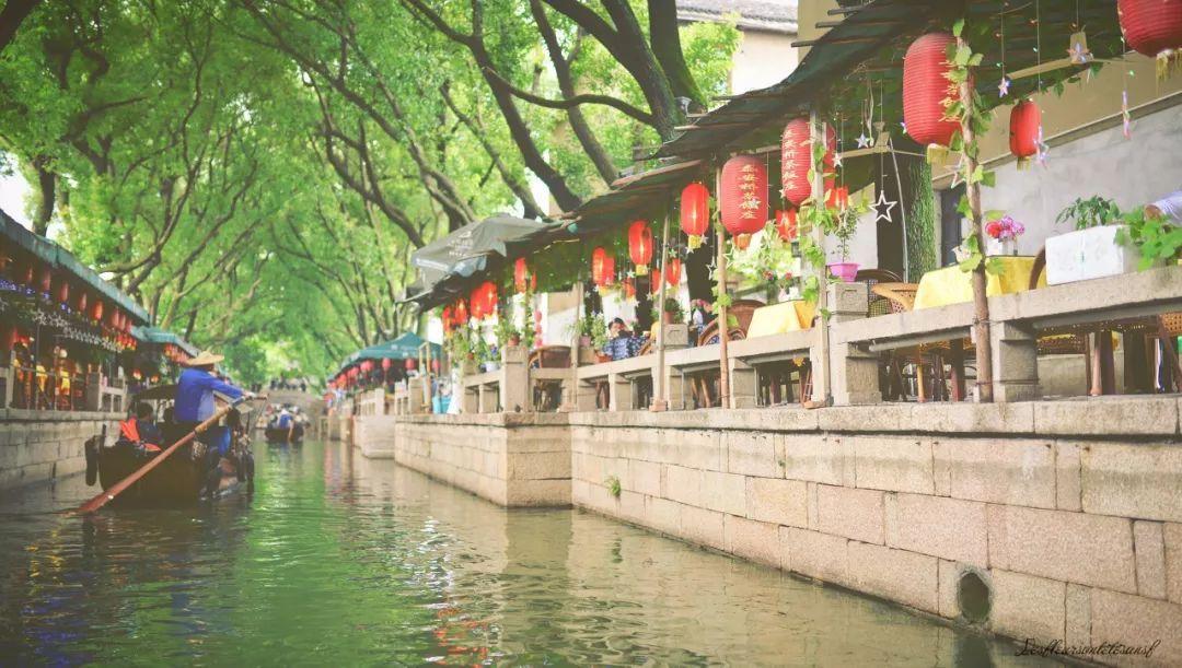探索知识星球摩羯座的幸运色是什么颜色,开启全新学习之旅!