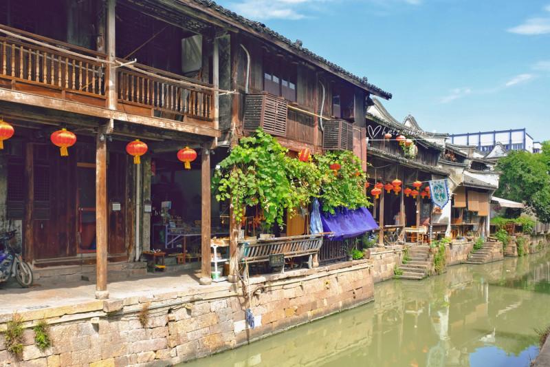 狂开脑洞：岳不群怎么做才能笑傲江湖？