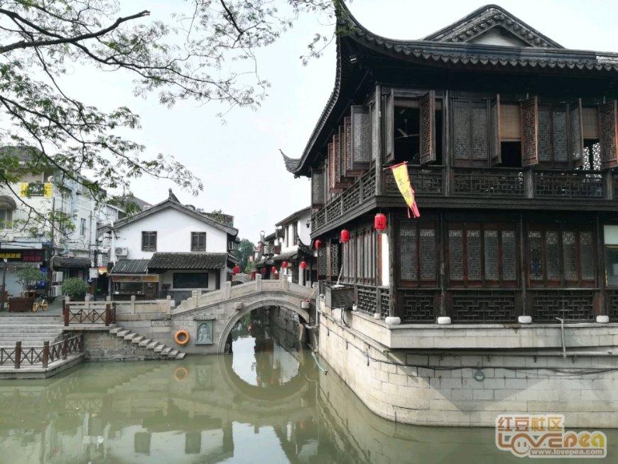非洲黑人超模，曾被性侵、割礼、逼婚，却活出璀璨人生