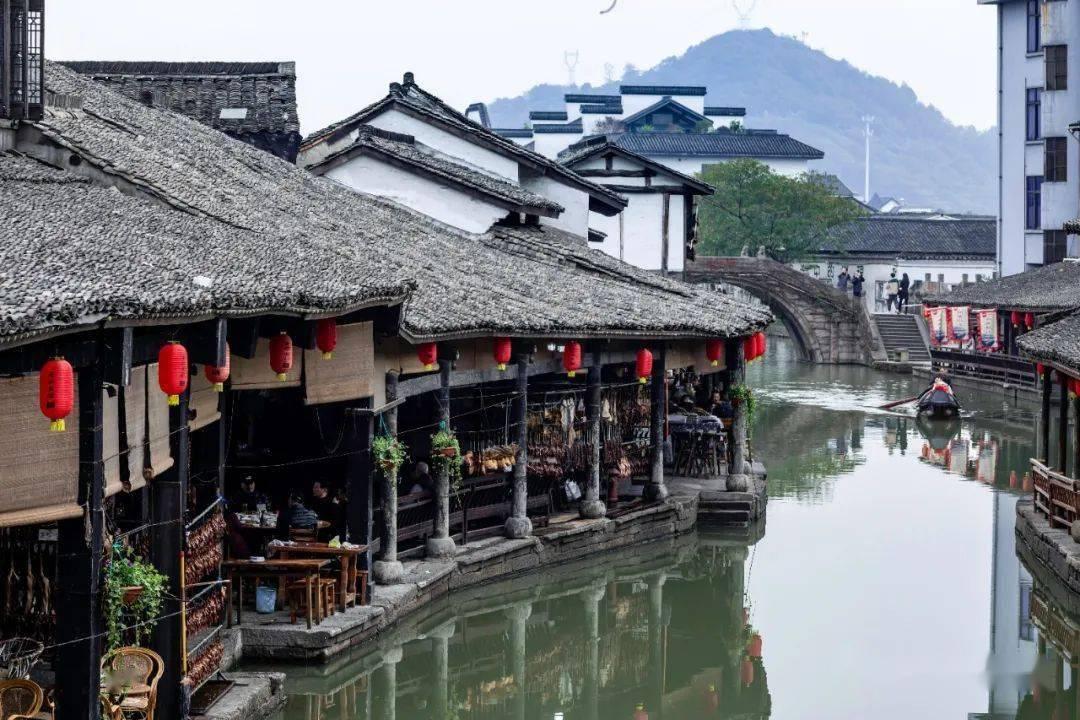 当你试探朋友发现他喜欢你时怎么办？游戏画面